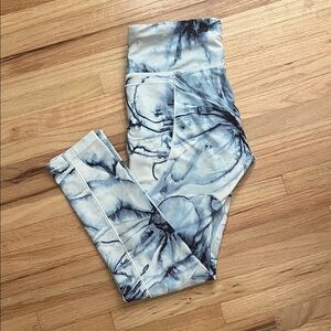 Elegant Marble Print Leggings